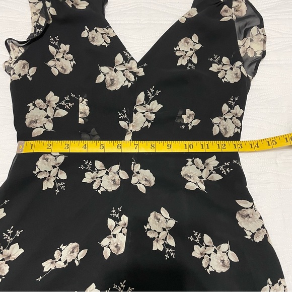 kimchi Blue UO Women’s Floral Romper - Picture 13 of 13